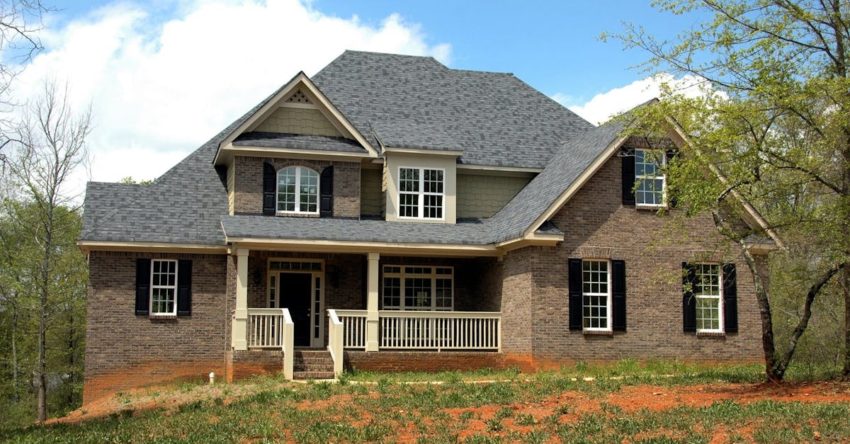 Comparing Traditional vs. Modern Techniques for Pitched Roof Installation